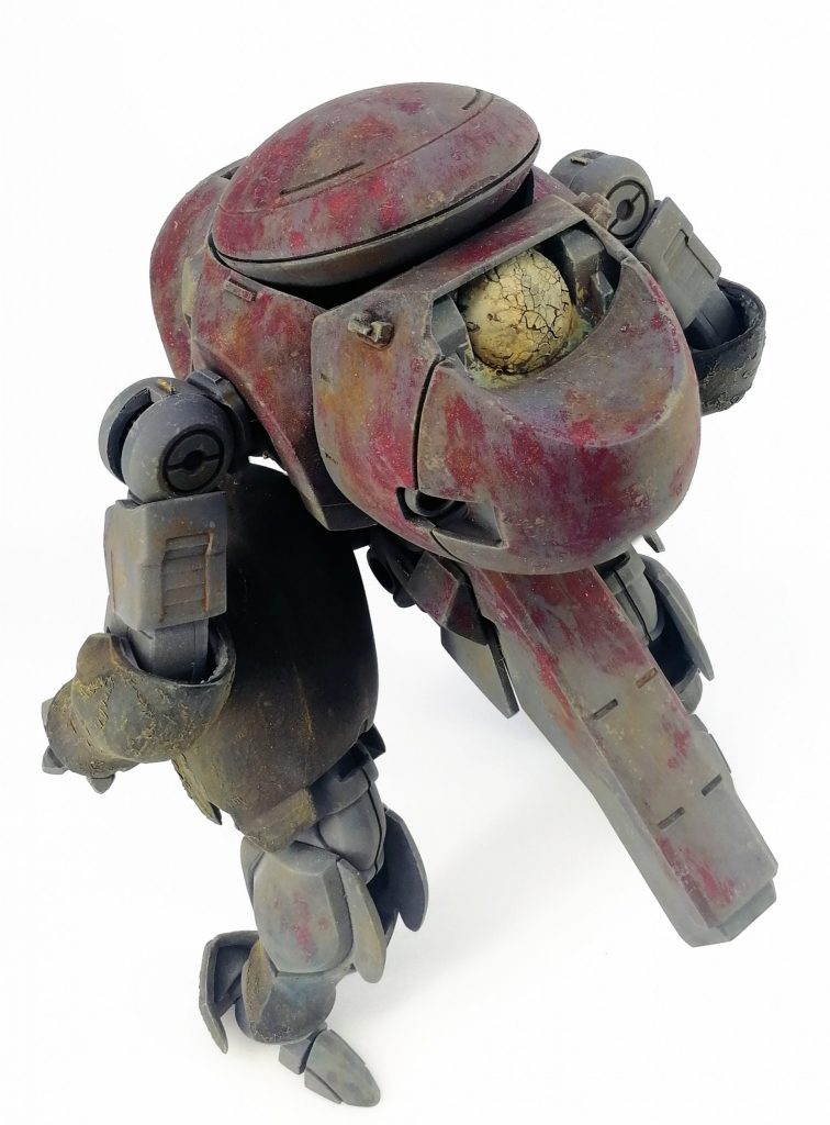 背中にキノコの石突をイメージした感じの塊。