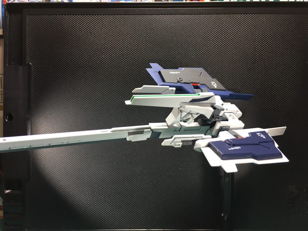 　基本工作は以前投稿した[白いフルドド](https://gumpla.jp/hg/260112)と同じなのですっ飛ばし。バリエーションお披露目会と洒落こみます。

　こちらはGトップ。左右をウィングバインダーにして航続距離を伸ばした形態です。ヘイズル・ラー(第2形態)では背面に合体します。