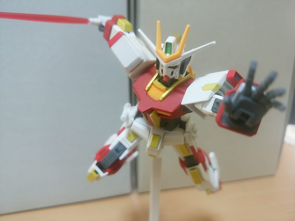 武器がサーベルと腕部バルカンしかないですが大抵の武器は何でも装備できるようになってます