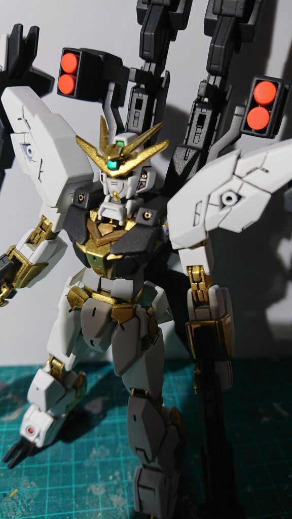 ミサイルポットのチョイ作り込み
例の如くメタルパーツを仕込み
右足のミサイルも細かく塗り分け