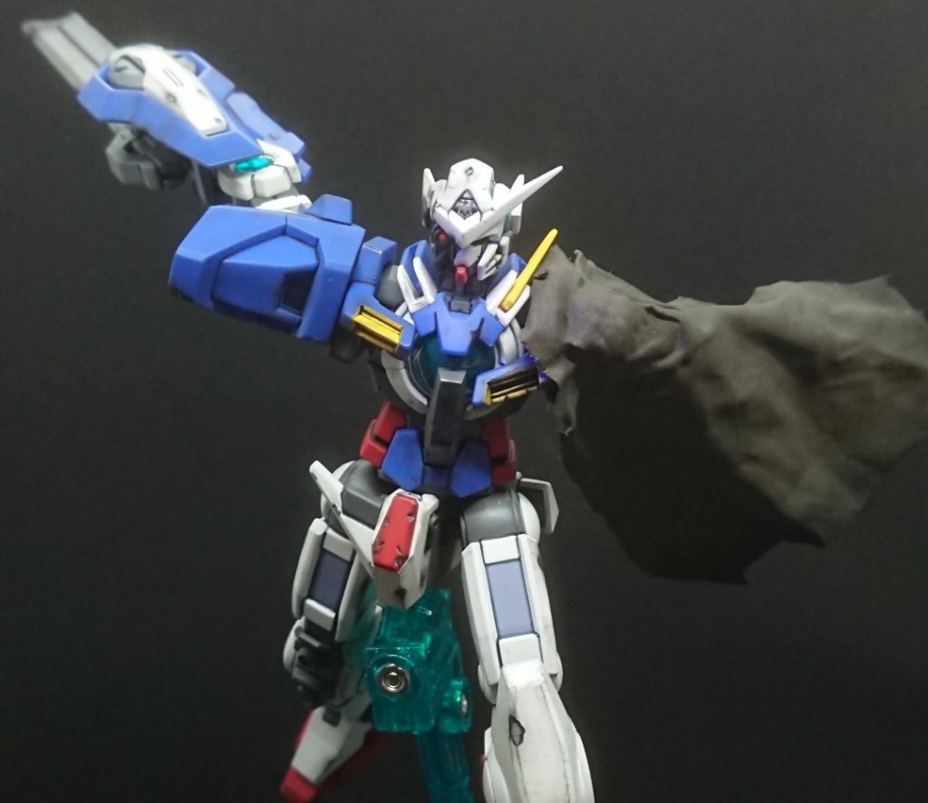 ウェザリングやハゲチョロを全身に施していますが、そもそもカーボンの装甲が欠けたら何色になるのかよくわからず、とりあえず銀色に光るのは違うだろうということで、装甲部はタミヤエナメルグレーメタリックを基本にウェザリングマスターの「すす」を多用して汚してみました