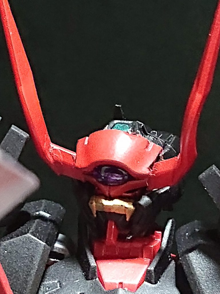 戦国アストレイとオーガ刃クスの特徴的なヘッドパーツを何とか合わせることができました。
イメージとしては妖怪の牛鬼です