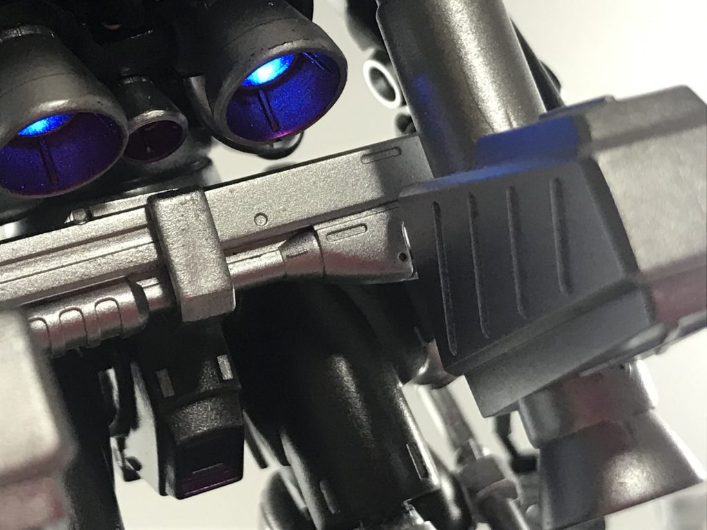 スラスターもしっかり発光し、徹底的にバトオペ2版に準拠した…自分だけのケンプファーができました☺️
またひとつ、大切な宝物ができました!!