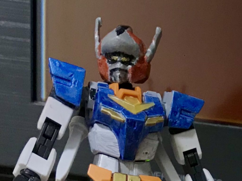 初期段階、、、なんとも小学生の自由研究
感が溢れてる、、、(笑)
この時点ではなぜなのかさっぱりわかってません、、、
耳のアンテナはコアガンダムのアンテナを半分に切って作っていました。