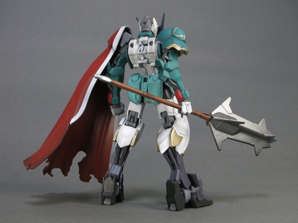 グラデしたために重い印象ですが、所々のゴールドをつや消しにしないことで華やかさが出るようにしました。
ただ背中のフレームは濃い緑にするべきだったかと若干後悔しています