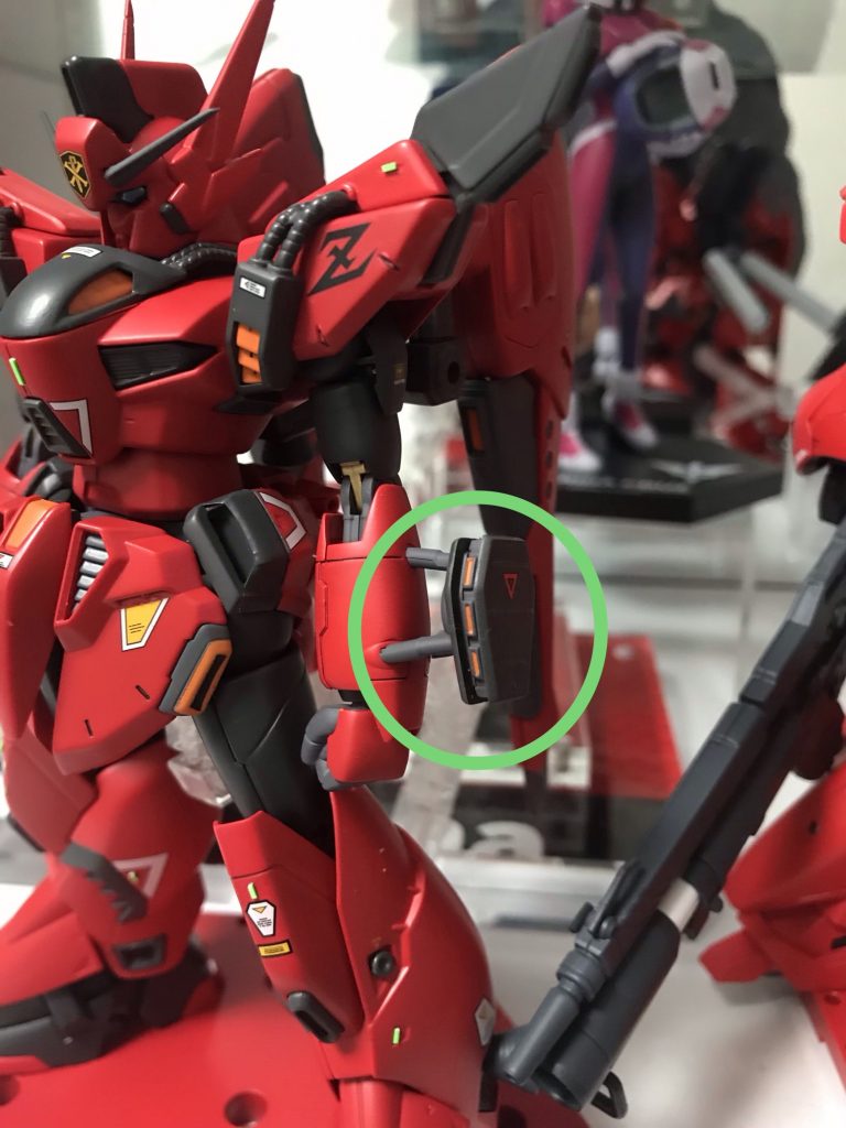 0.5mm幅のマスキングテープを切り出して
サフ→オレンジ塗装→0.5mmマスキング→グレー塗装
で塗り分けました。