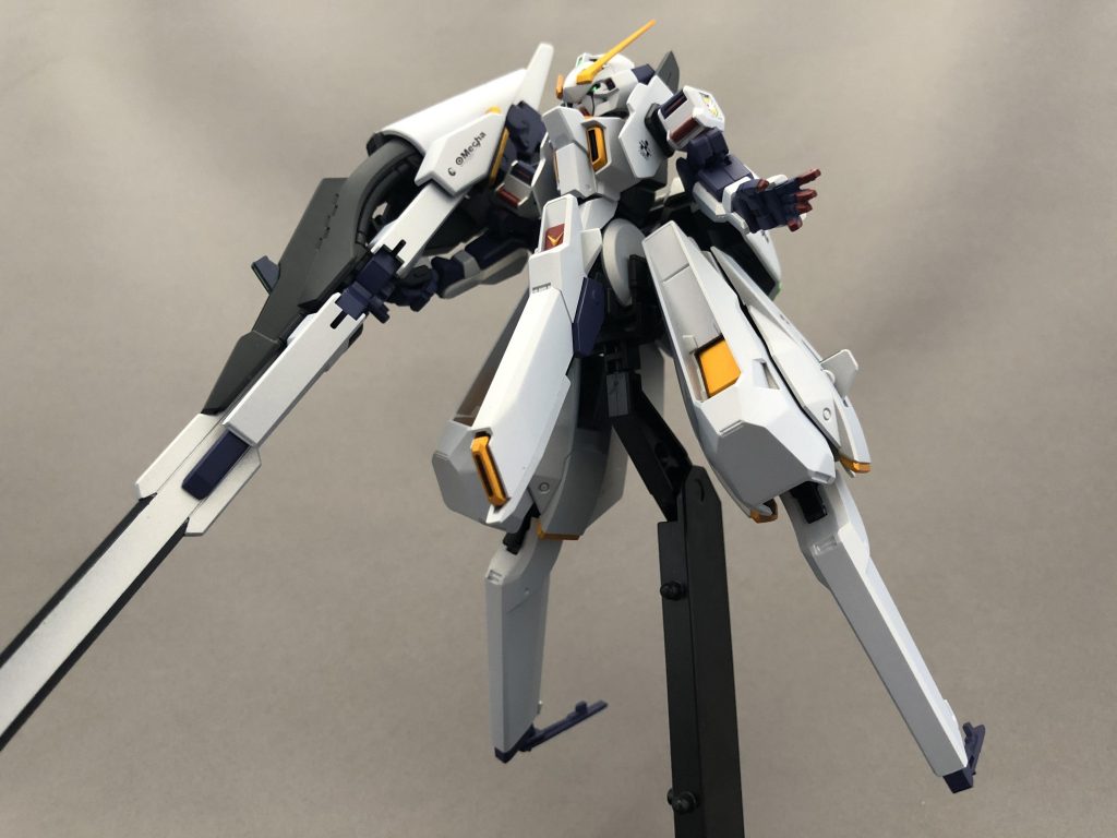 下地銀サフにクリアホワイトの白
角度によって反射光が出て綺麗なんですが写真に写りません