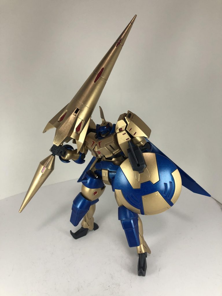 王から授かった黄金の槍を持って、先陣をきって敵を排除する。