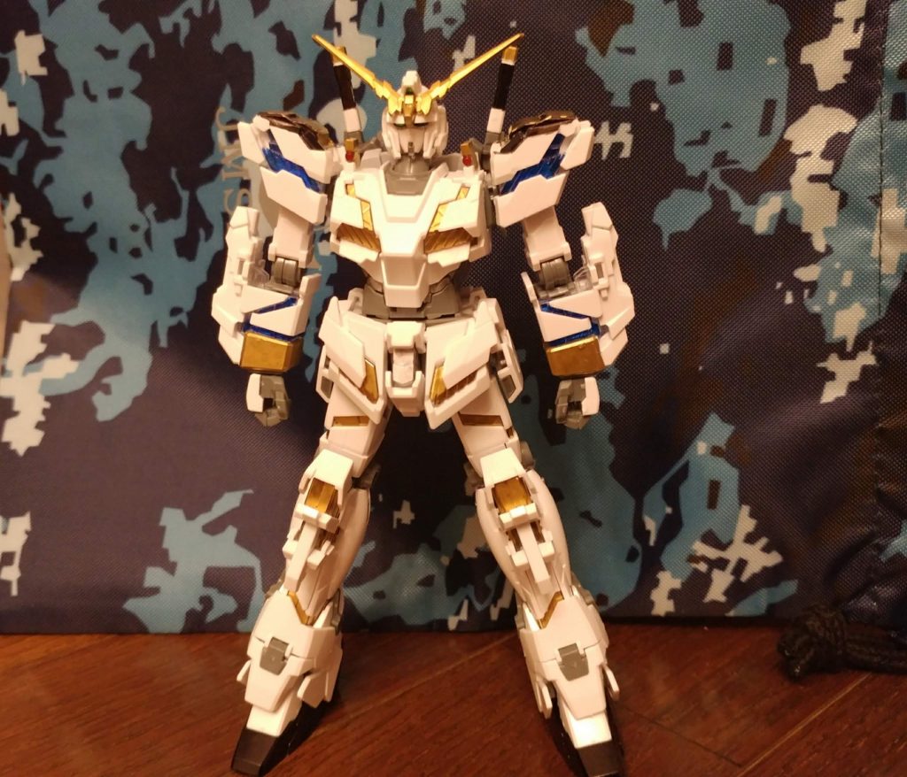 全体のカラーリングは旧日本海軍の提督服をイメージしてサイコフレームなどをガンダムマーカーのゴールドとマッキーの黒で塗装し、両腕のサイコフレームは青い海を意識して青で塗装しました。