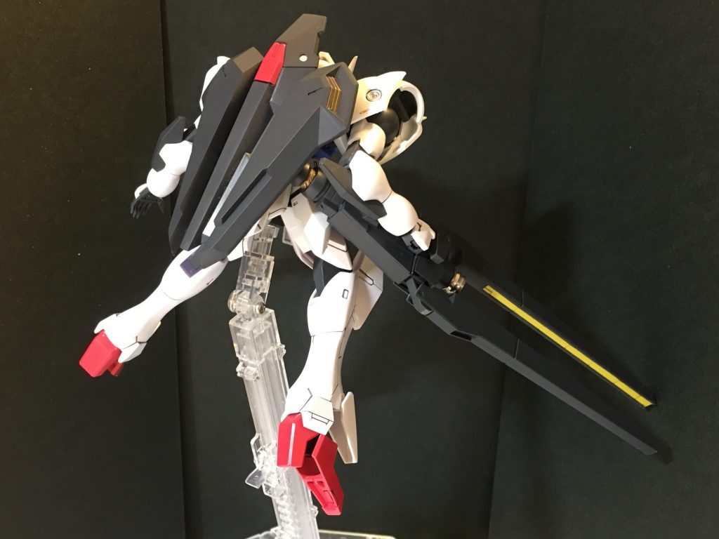 どことなくゼータガンダム味が…
背面のバインダーはGNフィールドの発生機能も持たせてある設定です。