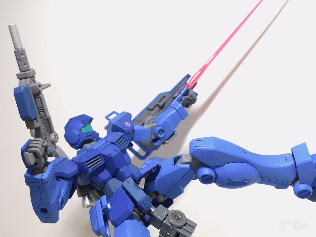 シールドの裏にビームサーベルをつけました。