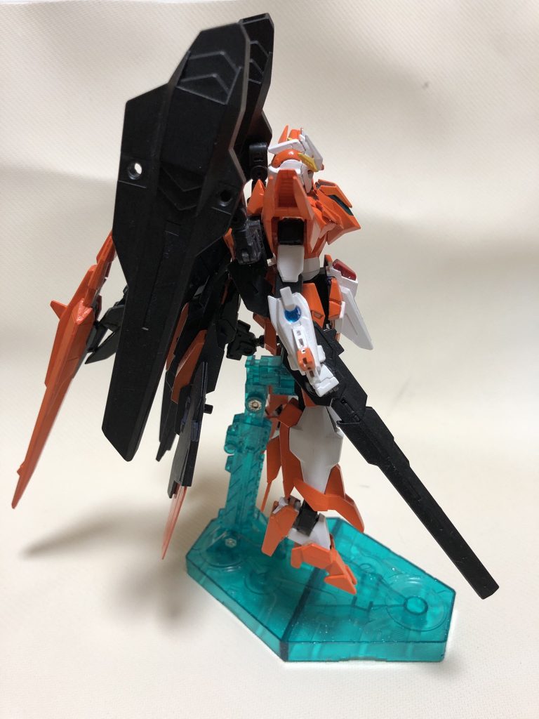 横。
背部は武装で結構大きめです。