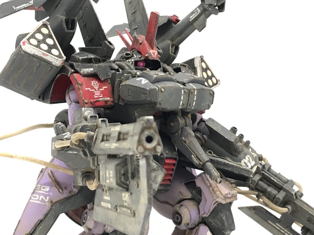 ドム系はモノアイが見えやすいので顔の表情がつけやすいですね