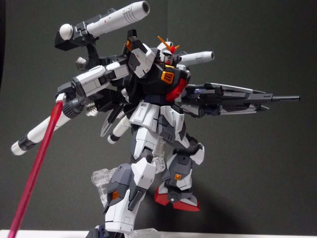 プロペラントタンクを付けたことで重心が若干後ろになってしまい、自立は出来るもののちょっと前に屈まないとならず・・・
そのあたりのフォロー工作が今後の課題となりそう。