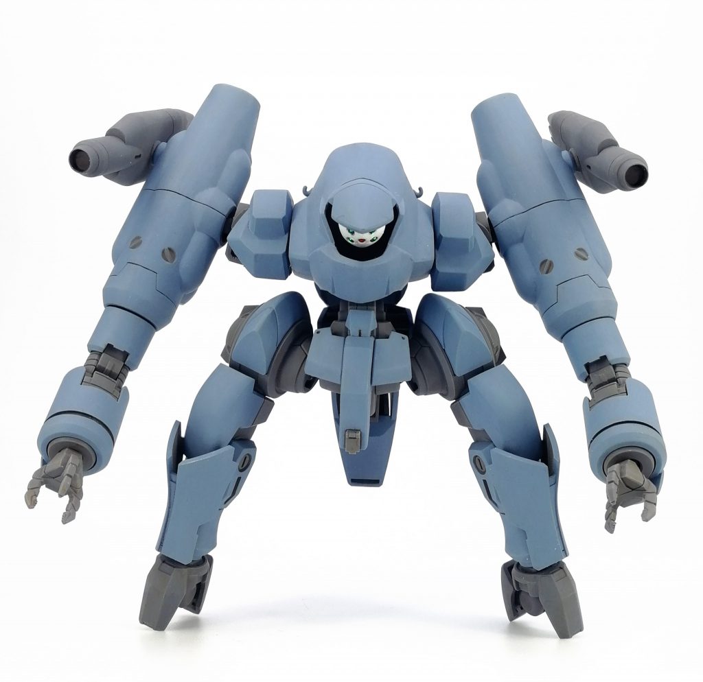 フレーバー的な設定
大体火星でロボでモンハン世界。

火星人類圏管理AIによって大量運用される無人機。
火星の大気は現在地球より濃密であり空を泳ぐように飛ぶ。
その用途は人類拠点Mars successor周辺の早期警戒と退避援護。
火星圏上空を定期巡回しておりあらゆるドラゴンスレイヤーは緊急退避信号によって退避援護を受けることが出来る。
人類圏管理AIにとってドラゴンスレイヤー達は消耗品であると同時に文明維持に次ぐ優先対象であるヒトそのものであり可能な限りにおいてその命は保護される。

制御AIは基本的に有人機と同じものであり遜色ない戦闘機動を取ることも可能であるがその戦術は側面にマウントされたロケット弾ポッドによる牽制と共に高速で接近し腕部で掴み、腕部ユニットを切り離して離脱しつつ爆破という極めて単純なもの。
緊急退避信号が発動されている時点でデータ通りの正しい運用は役に立たず
その上で人類の退避時間を稼ぐための正解として導き出されたのがこの戦術である。
塗装の剝れすら見られないような新品同様の機体が大半を占めるがこれは整備状態の良さを示すものではなくその極めて高い損耗率を示すものである。
殆どの機体はその出番が来れば離脱に成功することも無いのが実情なのだ。