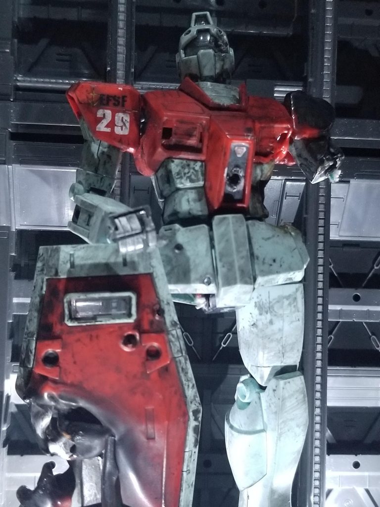 私の公開作品の中で一番好評だった機体。MGジムを壊してみたです。この機体も実は10年以上前のジムをリユースしたものです。