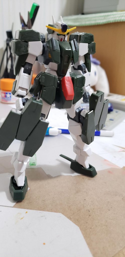 GNシールドビット改
シールドビット改は従来のシールドビットより、更に装甲を硬くし、実弾兵器・粒子兵器をほぼ完全に防ぐ事ができる。そして、精密性を大幅にあげているので狙ったものには確実に命中する。