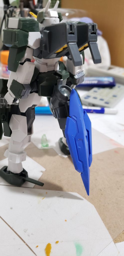 GNスタンドシールド
腰部のGNドライブの保護とスタンドの役割を担うGNスタンドシールドは使っていなくて余っていたエクシアの物を使用している。