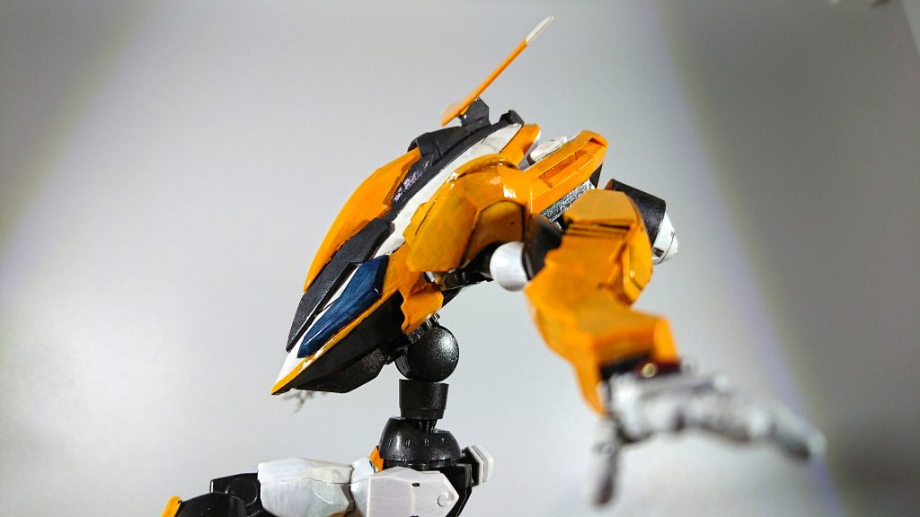 塗装は、白サフの上にファレホとガンダムマーカーを筆塗りしています。