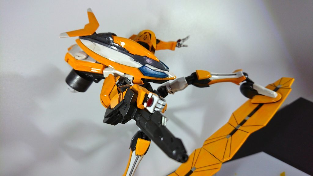 *・GNフォールディングビームライフル*
本機体が持つ 唯一のビーム兵装。
モード変更によりビームサーベルとしても使用可能。
ブーメランブレードのアタッチメントに装備する。