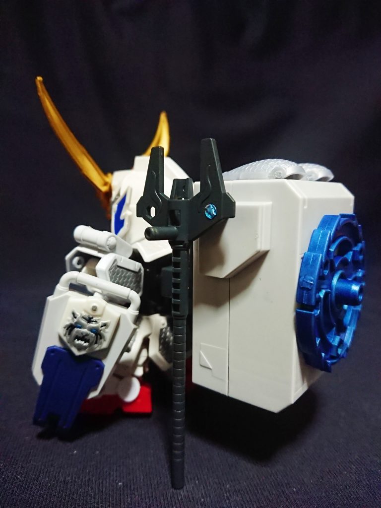 同じパーツを背負っているので[背部](https://gumpla.jp/sd/314358#&gid=1&pid=3)も同様の見た目になっています。