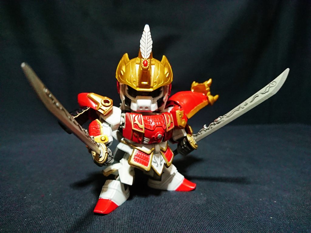 キット化されていない武将の一人で、頭部に悩み手をつけずに一年ほど放置していましたが、最後は孫権の兜に落ち着き完成となりました。
左肩鎧は剛覇頑駄無の鎧を使用しています。
顔良と、そして朱霊の目はHアイズを使用しましたが、兜が大きくあまり目立ちませんでした。
BB戦士版8割、BBW版2割の要素で制作しています。