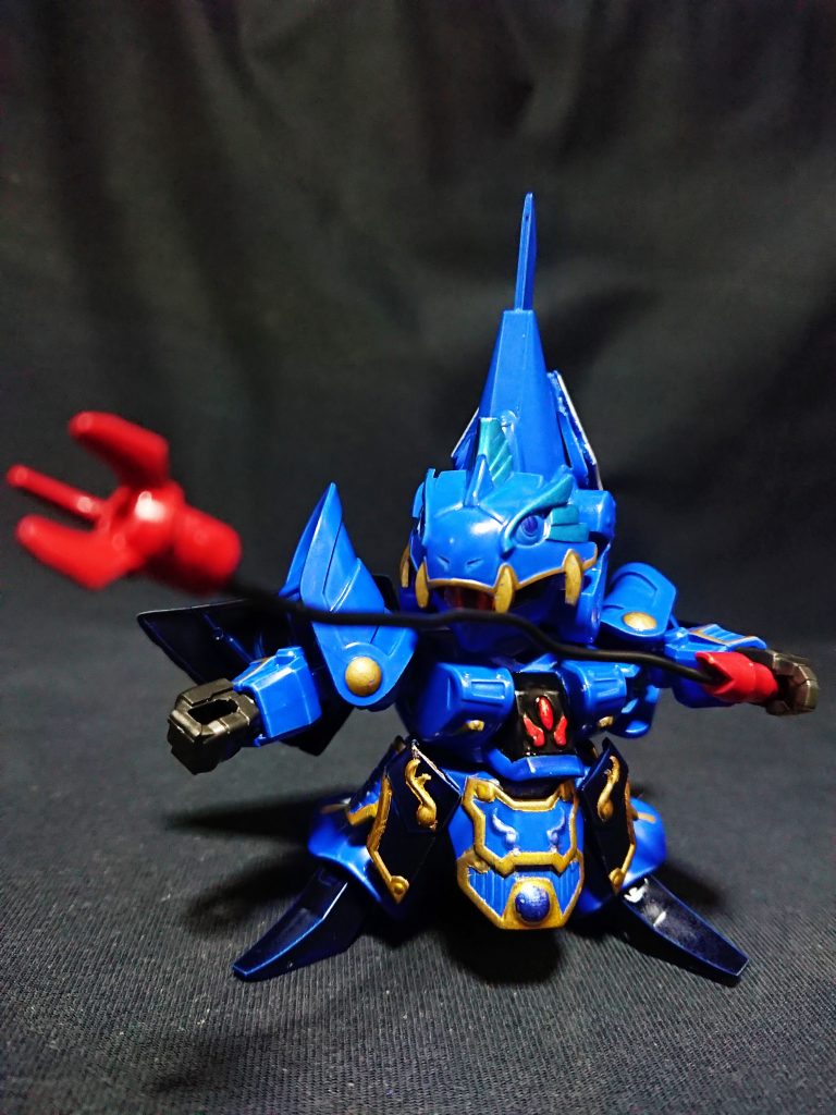 辛毗は[朱霊](https://gumpla.jp/sd/377217)と同じく最初は袁紹に仕え、後に曹操に帰順し三代に渡り魏に仕えた将です。
自他共に厳しく妥協しない性格で、齢80を過ぎても諸葛亮の挑発に１人で立ちふさがったそうです。
その性格から特に曹丕には厳しく、そして仲が良かったとのことです。