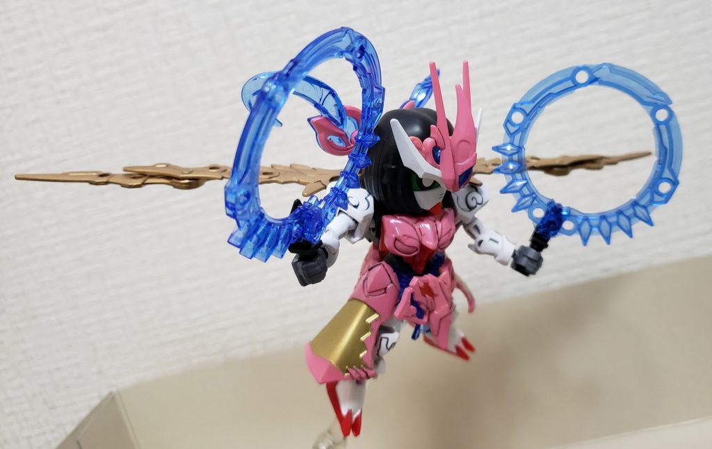 孫堅ガンダムアストレイの骸ノ神器と合体できます。エールストライカーに見立てているんでしょう