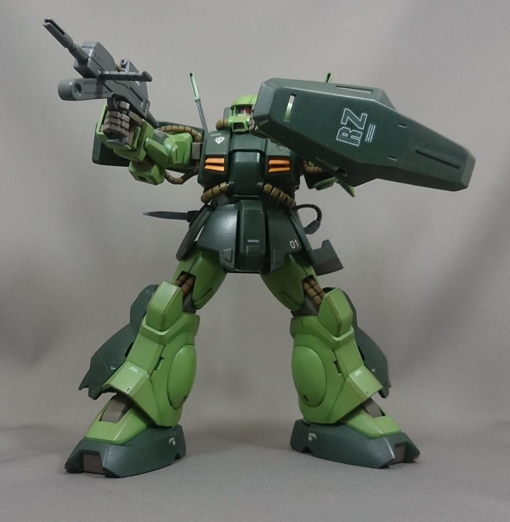 ビームライフルとシールドを装備