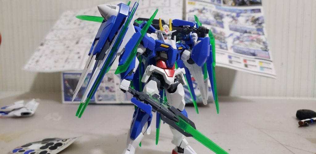 GNソードX(クロス)とはGNソードⅡとGNソードⅤを組み合わせた(クロスさせた)ものであり、従来ののGNソードよりも遥かに切れ味が増している。