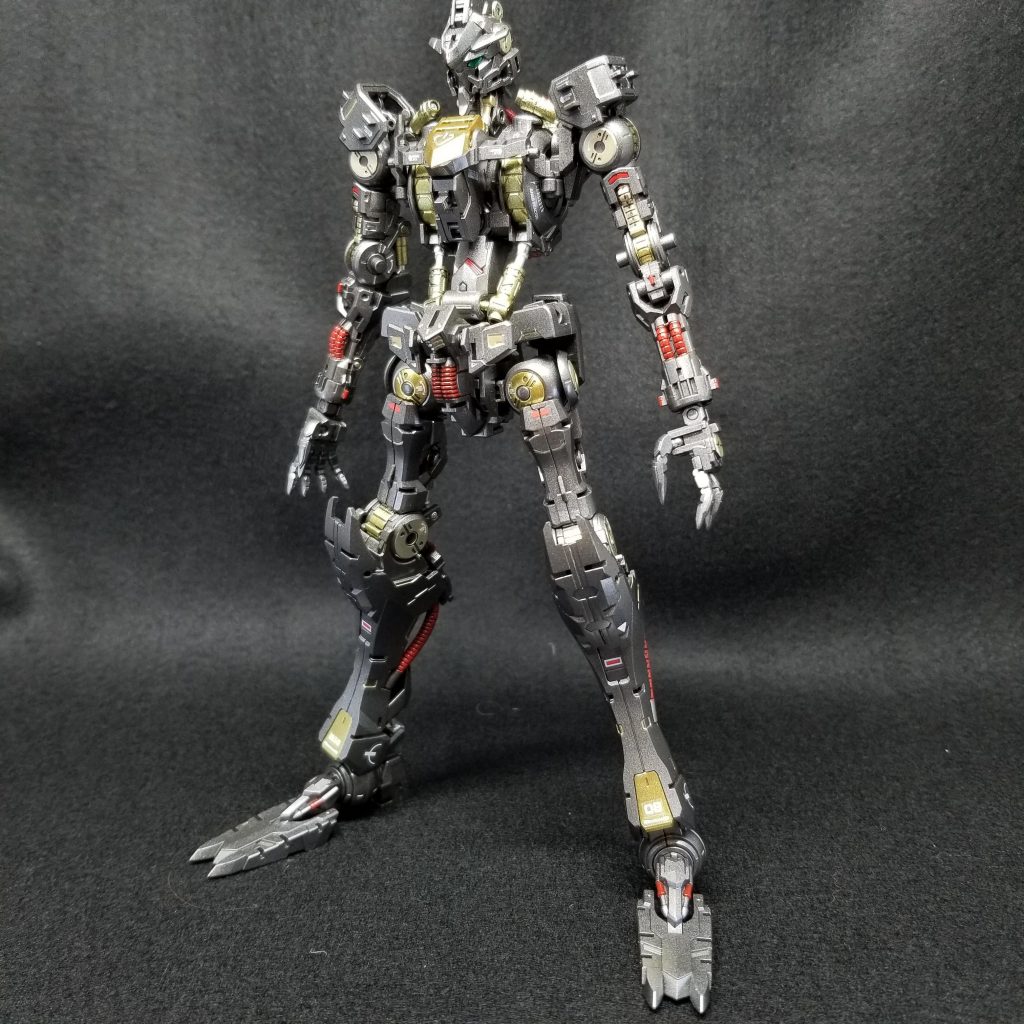 フレームを出来る限り部分塗装してみました。装甲を付けると見えないのに塗装してる場所もありますがそこはロマンなので、、、