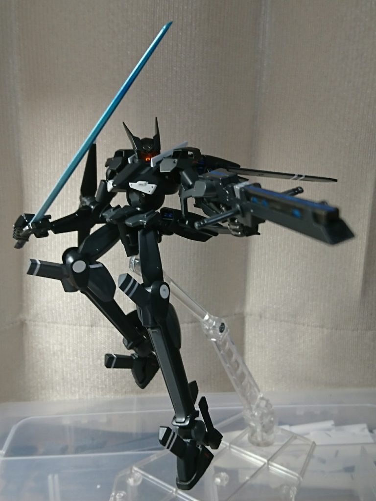 以上、グラハム専用オーバーフラッグでした。GNドライブ非搭載でSBのガンダムとまともに戦った唯一の機体。実際はほとんどユニオンフラッグ一般機と同じパーツだと思いますが、黒いだけで強そうに見えるのが不思議です。最後までご覧いただきありがとうございました。