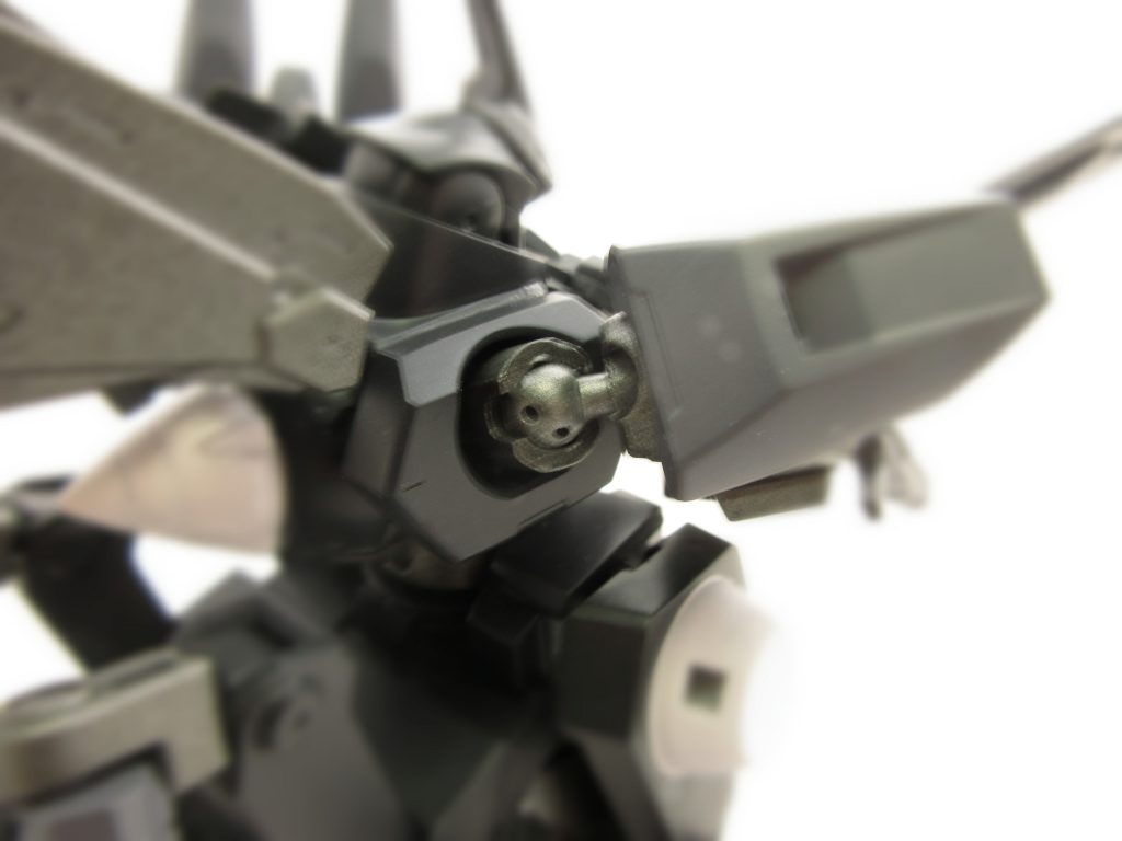 肩にボールデンボールアームズを挟むことで