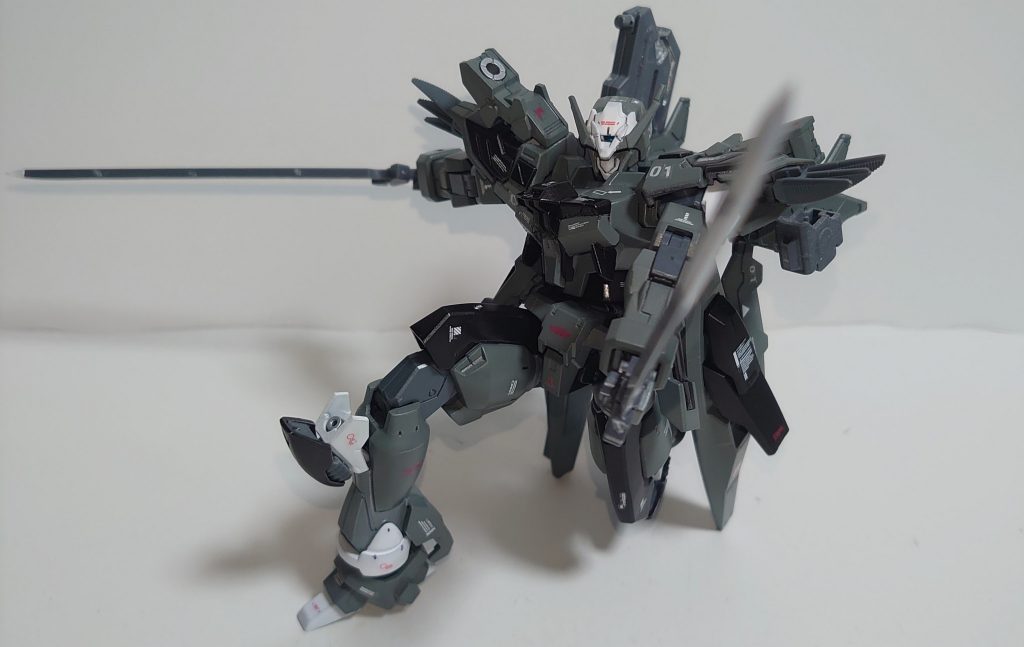 この渋めのカラーリングに日本刀の組み合わせが好きです。