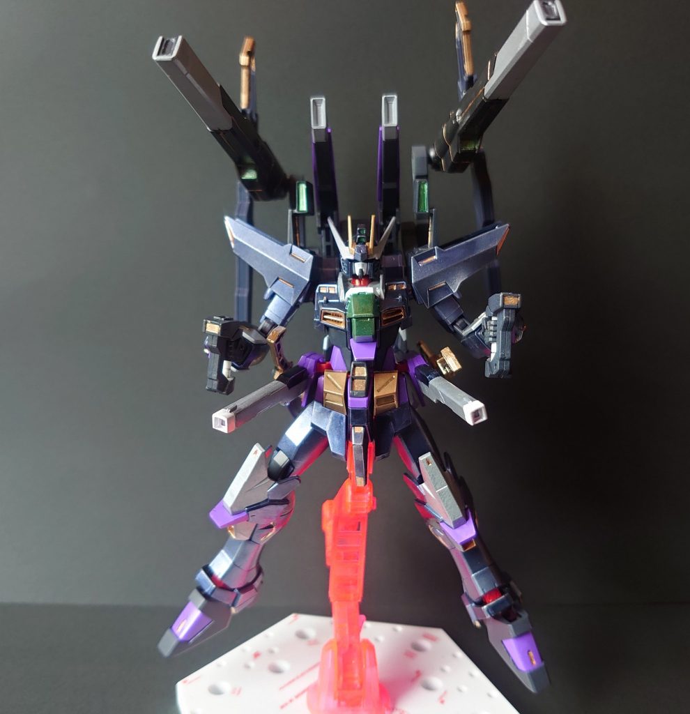 ~アメイジング・フルバースト~
全兵装で相手を駆逐する!
身体中の金の部分が超小型のリフレクターになっており、活動しながらマイクロウェーブを
受信可能にしている。しかし、チャージものすごく時間がかかるので、フルバーストは1回撃てたら良い方。