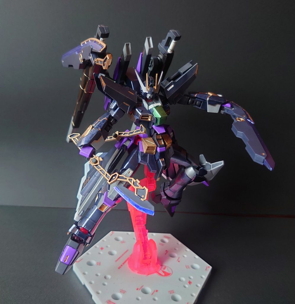 ~アメイジングブレード&アメイジングアックス~
ガンダムにはビーム兵器がないものもいます。
そのための実体装備。
アックスはブーメランのように投げつけたり使い方はいろいろ。