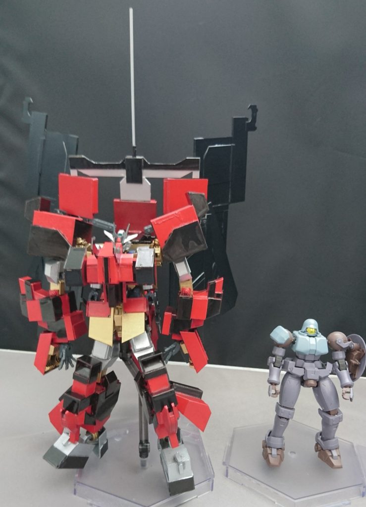 HG リーオと比べると...
凄く大きいです!
続いて武装紹介です!
