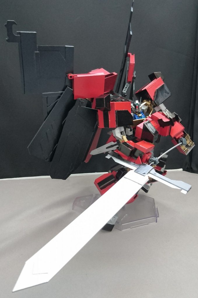 武装1 タキオンスライサー(ガンダムEXAより)
背中に装備された大きな剣です!
すべてプラ板で作りました