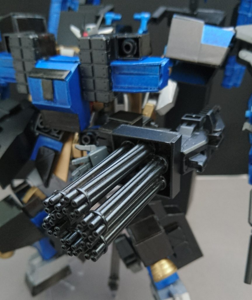 武装5 6×6マシンガン
この機体のオリジナル武器その1
マシンガン6丁を搭載した大型武器です