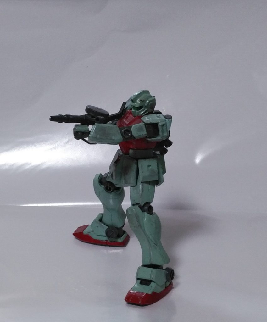 鹵獲したザク・マシンガンで攻撃！