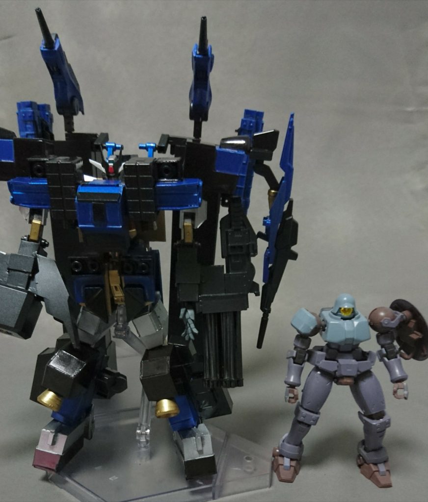HG リーオと比べると...
やっぱり大きいです!
続いて武装紹介です!