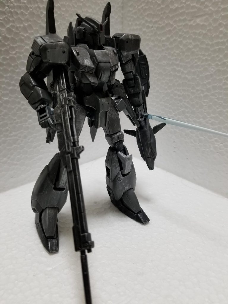 友人へのプレゼントとして製作したのですが色々と自身の反省点が出て勉強になりました。手の甲の装甲をつけ忘れた時の画像ですが気づいたときには友人に寄贈したのでご容赦を。