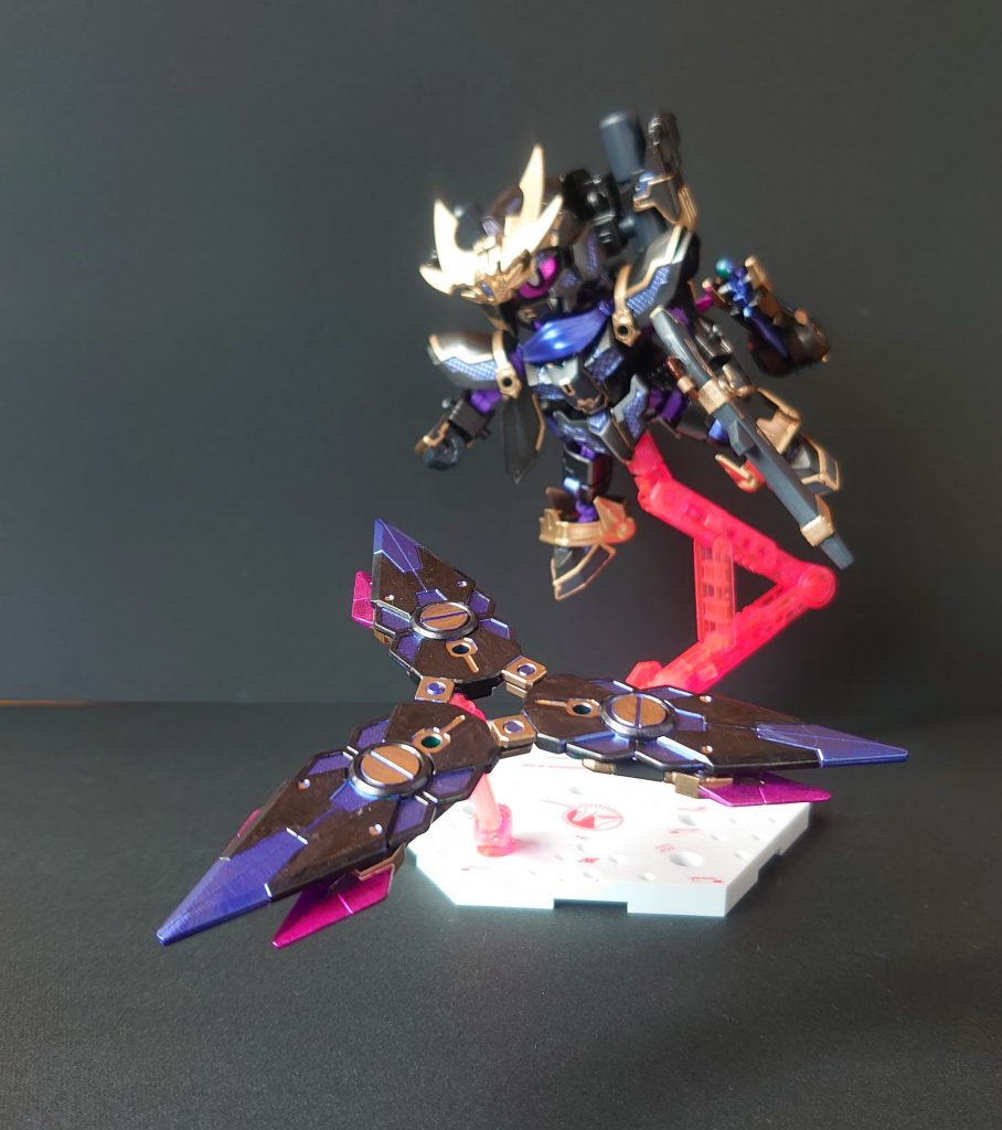 フルアーマー影丸
手裏剣を投げる動作のショット