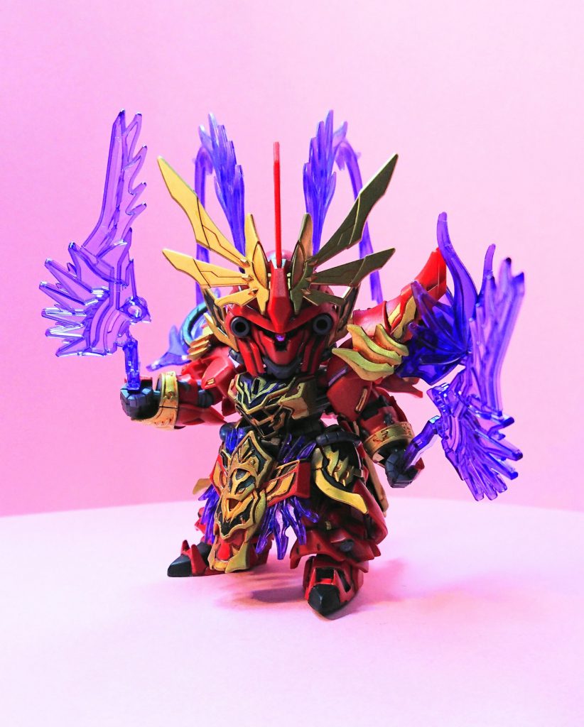 紫炎刀構え。
モノアイ部分は、くり貫いて市販パーツを埋め込んでます。
本当はブルーなのですが。手持ちがピンクしかなくて。(苦笑)
まあ、これはこれでシャア(正確にはフルフロンタル)機っぽくて。僕はアリかな、と。