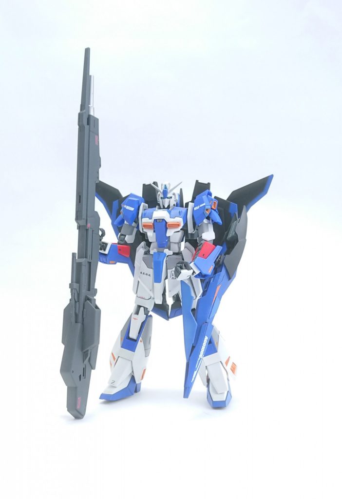 まずは正面です
今回はあまり形は変えずZの良さを引き出せるように手を加えましたが、Ζは自分の
一番好きな機体なので形は変えたくなかっただけです
各所にスジ彫りしてディテールを上げてます
頑張ってマスキングをして塗り分けをしてます(これがきつかったんです…)
サイドアーマーはライトニングΖのに交換してます