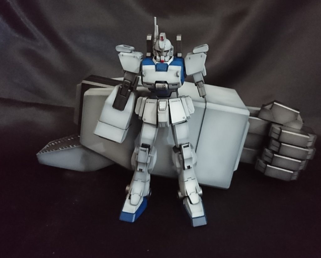 右腕は２倍、巨大な左腕は７倍の大きさで作っています