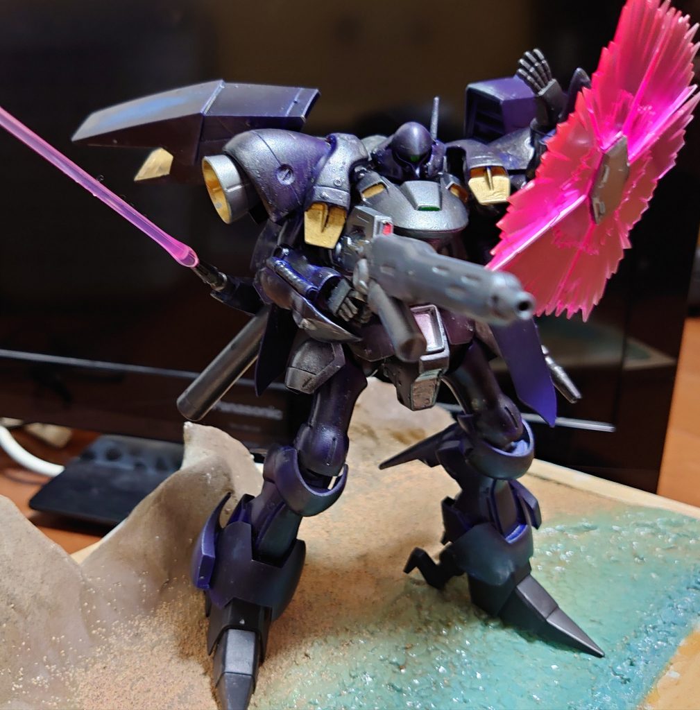 全身を。サブアームにビームサーベル。左腕にビームシールド。