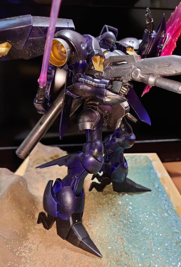 サイドより光源を当てる。