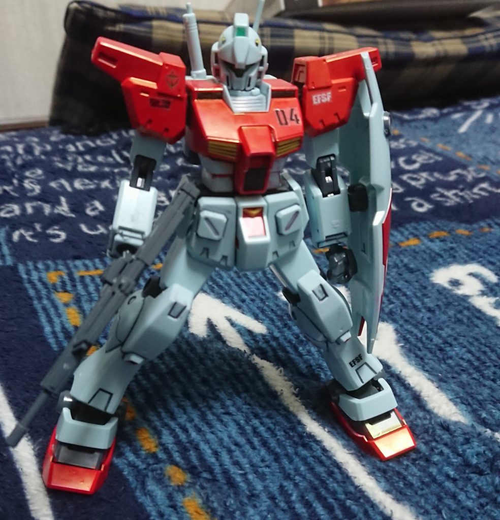 ジム系列の中でもイケメン顔だと思うジムカスタムだが、カラーリングが好みではなかったので、ジムカラーに変更。弱そう且つ、軍用機らしからぬ派手なカラーリングだが、ジムらしいっちゃジムらしい。