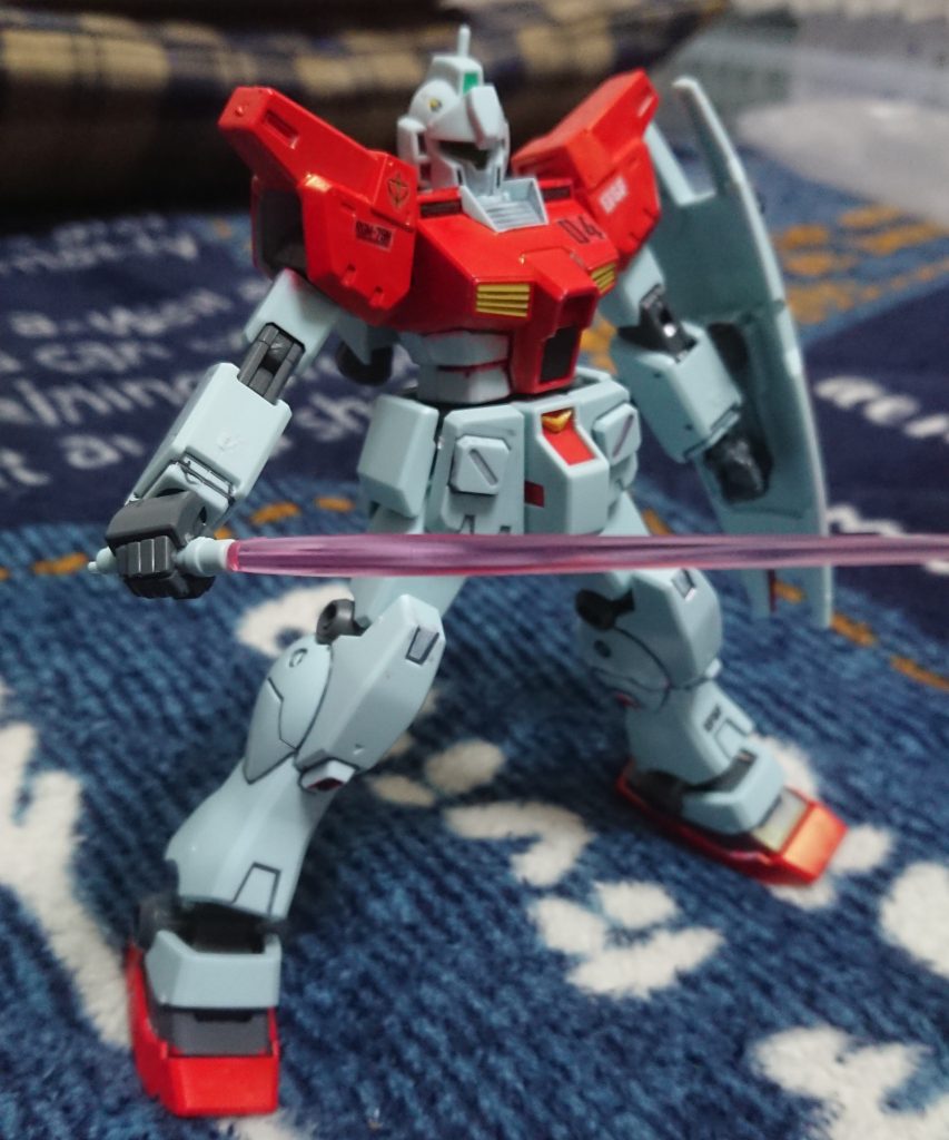 関節パーツがABS樹脂製であるため、塗装には苦労しました。連邦及びティターンズ系MSのHGUCはABS樹脂の使用率が高い気がするような………